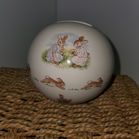 Bunnykins Queen of May coin bank, royal doulton, 1988, bone China, moneyball - Picture 2 of 10